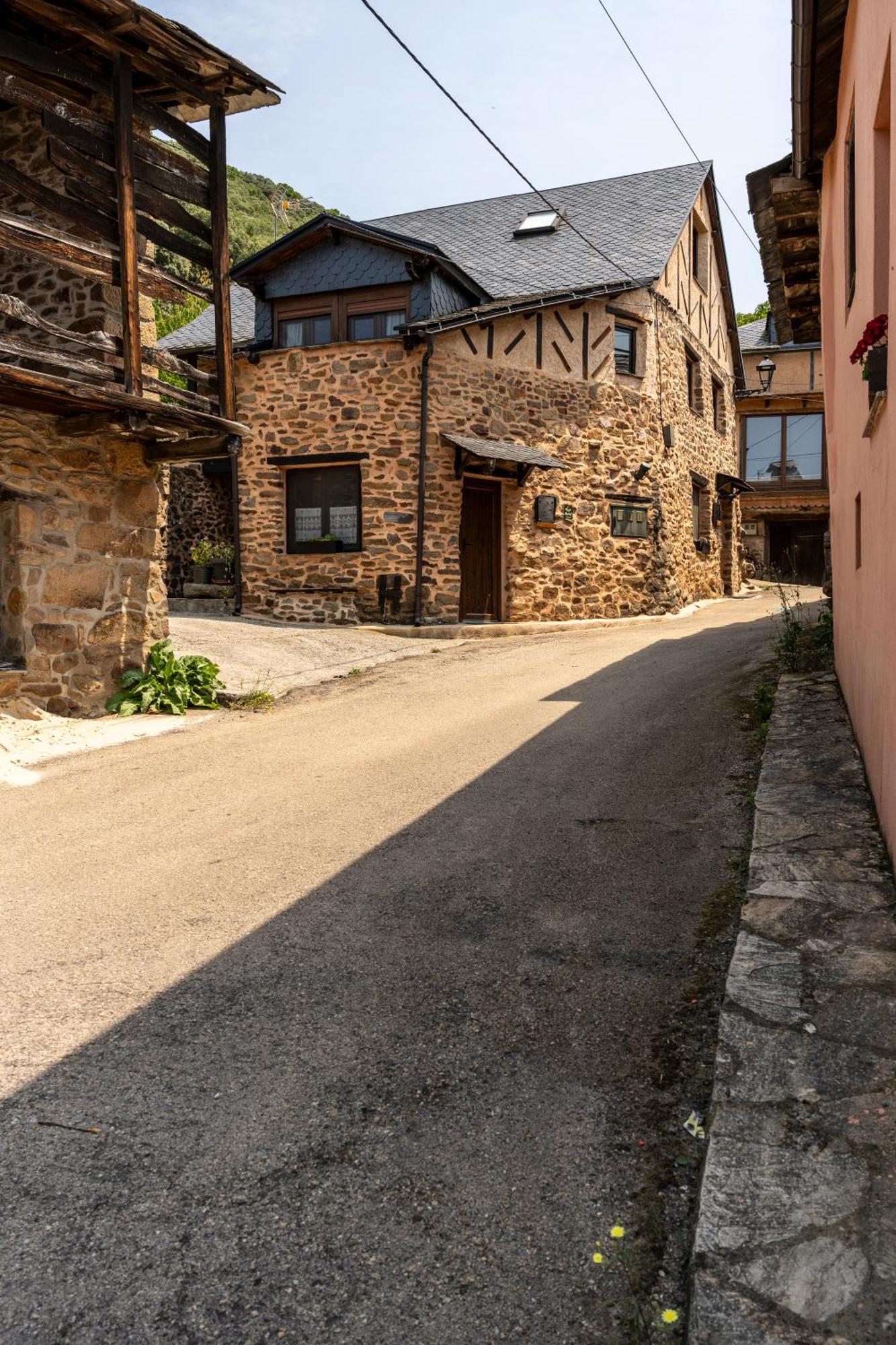 Casa De Turismo Rural Sardom2 Bembibre  Exterior photo